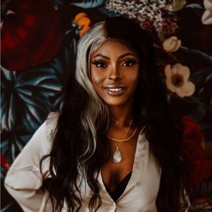 Meet your Posher, Darika